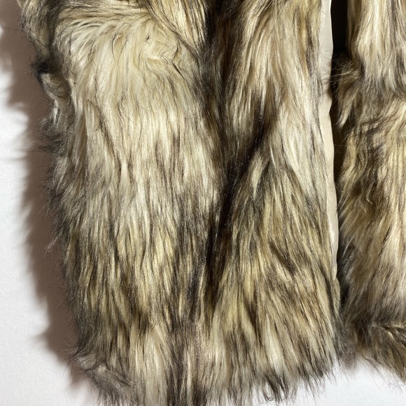 Faux Fur Vest - Picture 3 of 7